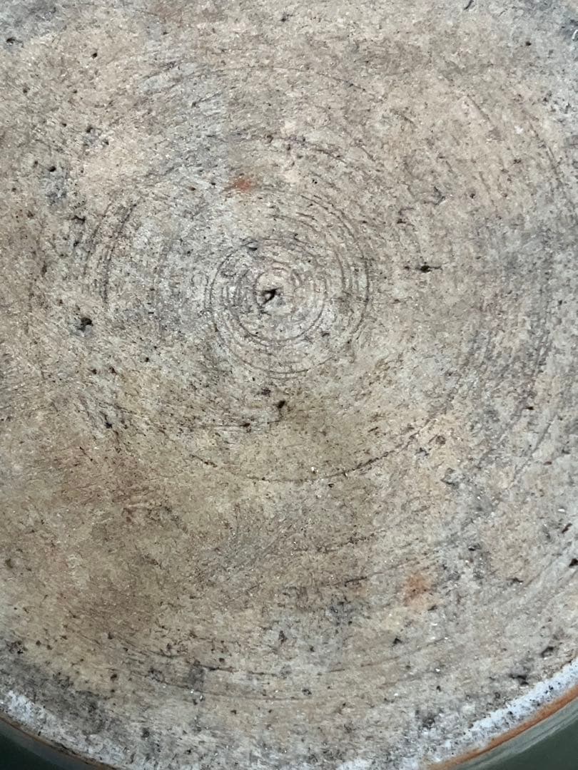 高麗青磁の花模様の壺