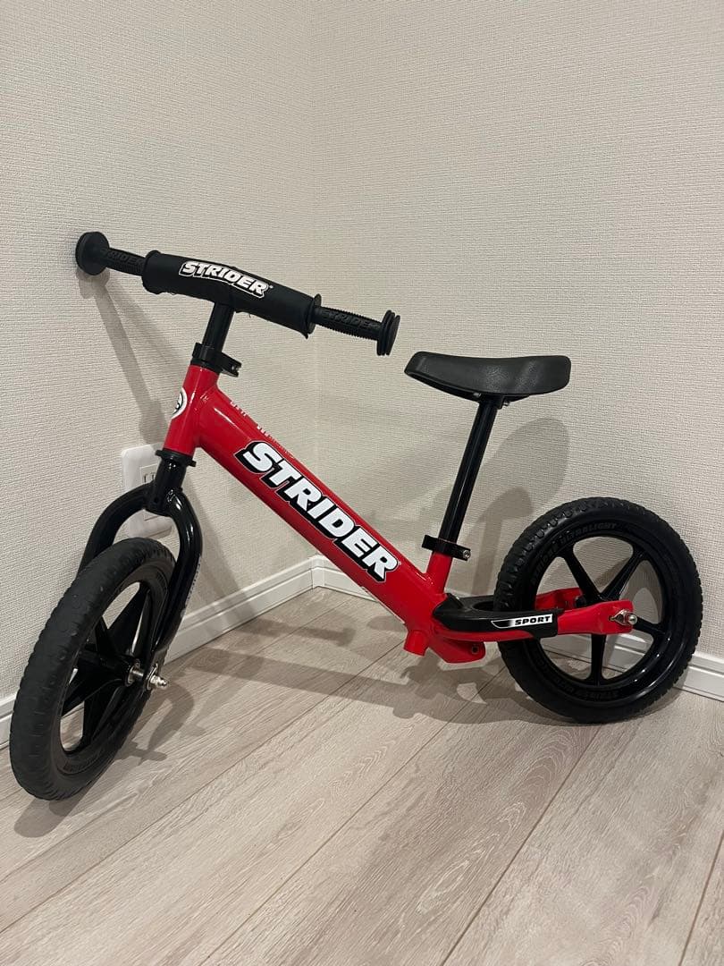 ナカシリSTRIDER スポーツ　レッド　スタンド付き