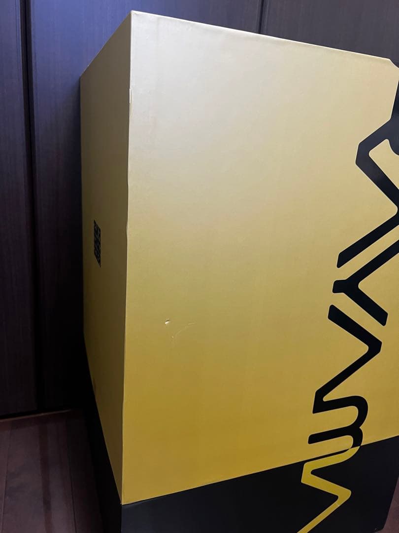 Sexy Robot floating _1/4 scale gold 空山基