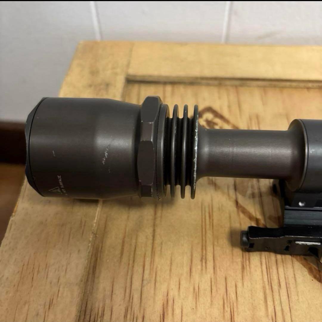 米軍実物　SUREFIRE M962 WEAPON LIGHT SYSTEM