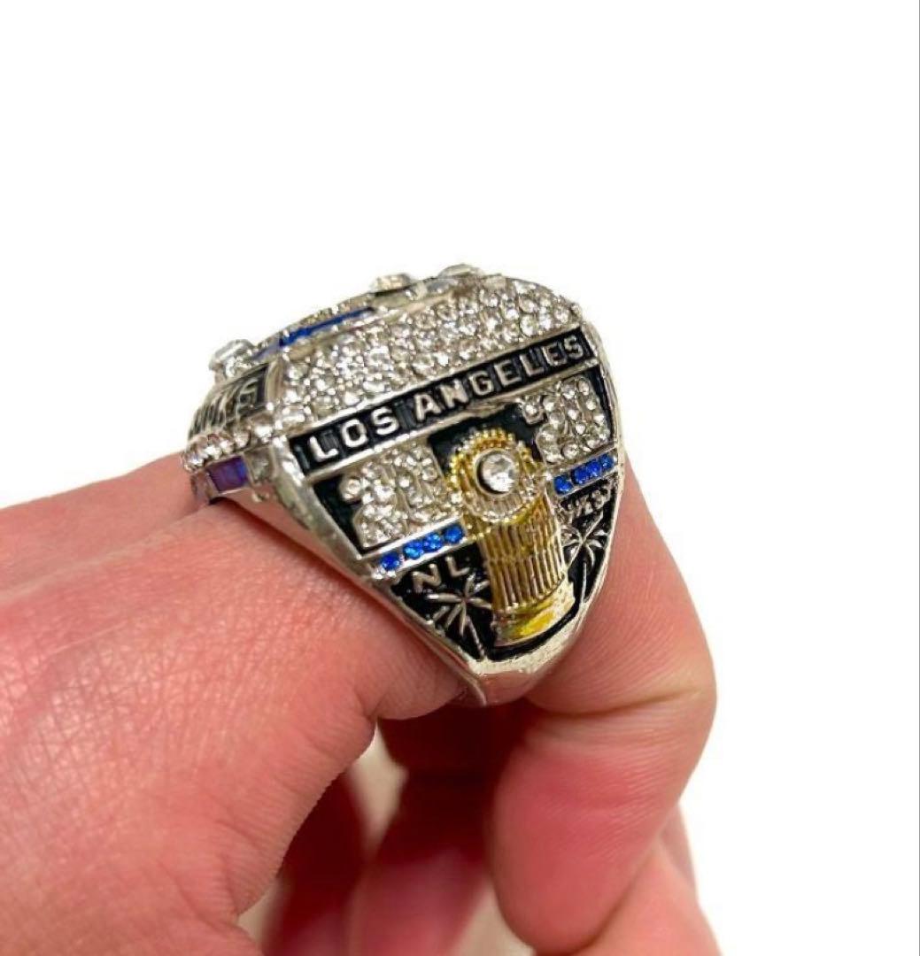 お正月のプレゼントに❗️ドジャース￼大谷記念ボールとチャンピオンリング+生写真
