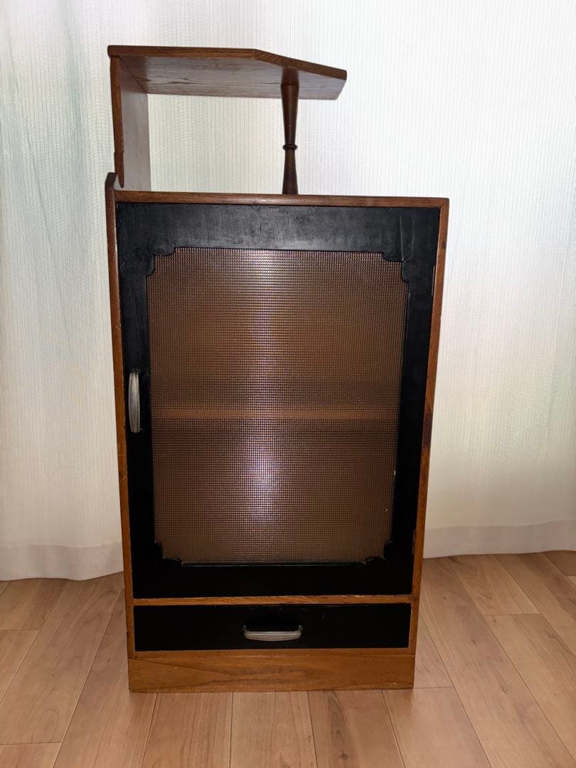 アンティーク　飾り棚　装飾ガラス扉　木製キャビネット 引き出し付き