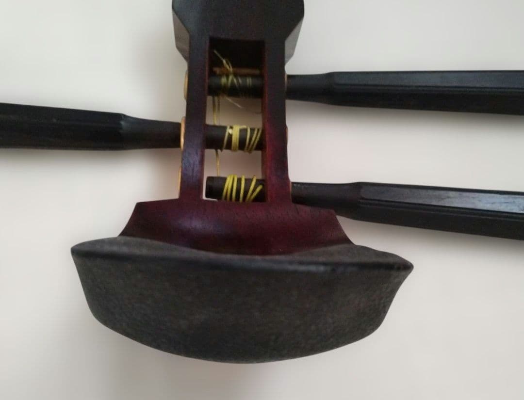 三味線 ハードケース、駒付き ！