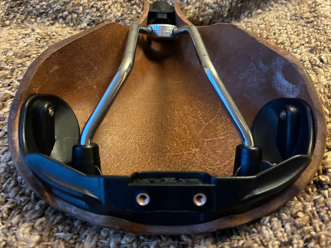 Gilles BERTHOUD ジルベルソー サドル