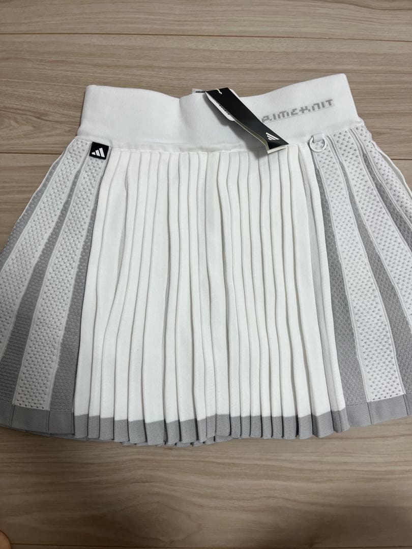 新品　アディダス　ゴルフ　長袖セーター　フレアースカート　　セットアップ　M
