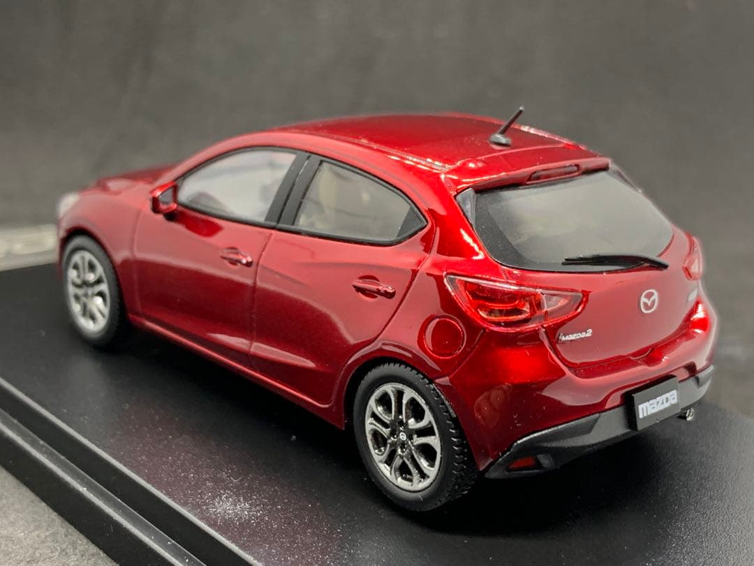 マツダ　Mazda2 1/43ミニカー ソウルレッドクリスタルメタリック