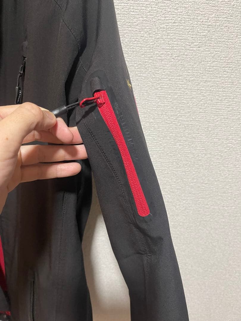 バイエルンミュンヘン　ソフトシェルジャケット　日本Lサイズ　フード着脱可