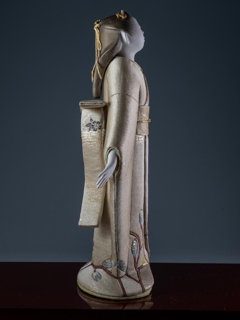 日本工芸会正会員 雨宮弘子作 嵌込人形『春野(佐保姫)』台共箱付 図録掲載品