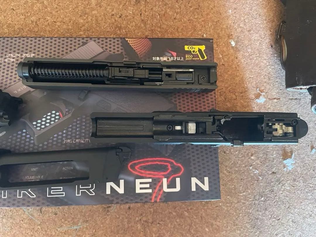 CO2ガスガン　カーボネイト　ストライカー9 ライト付き