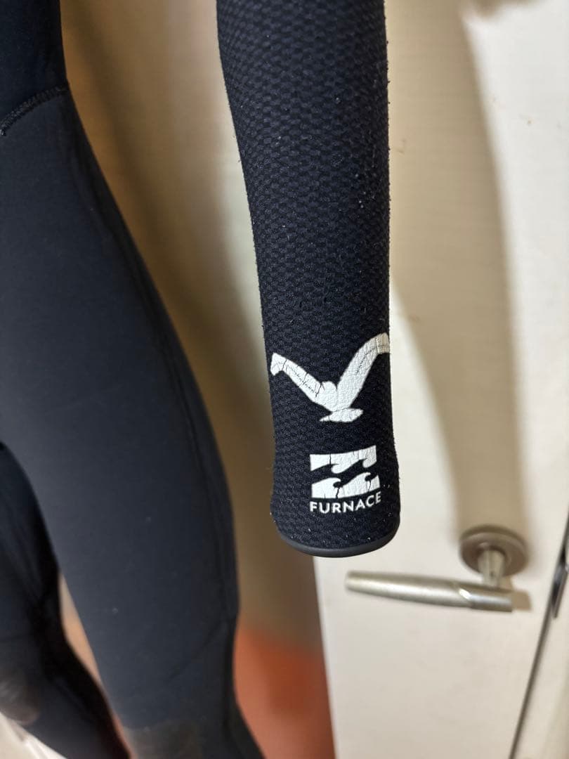 入水少なめ！　ビラボン　ガルウィングジップ　5×3mm　セミドライ　Mサイズ