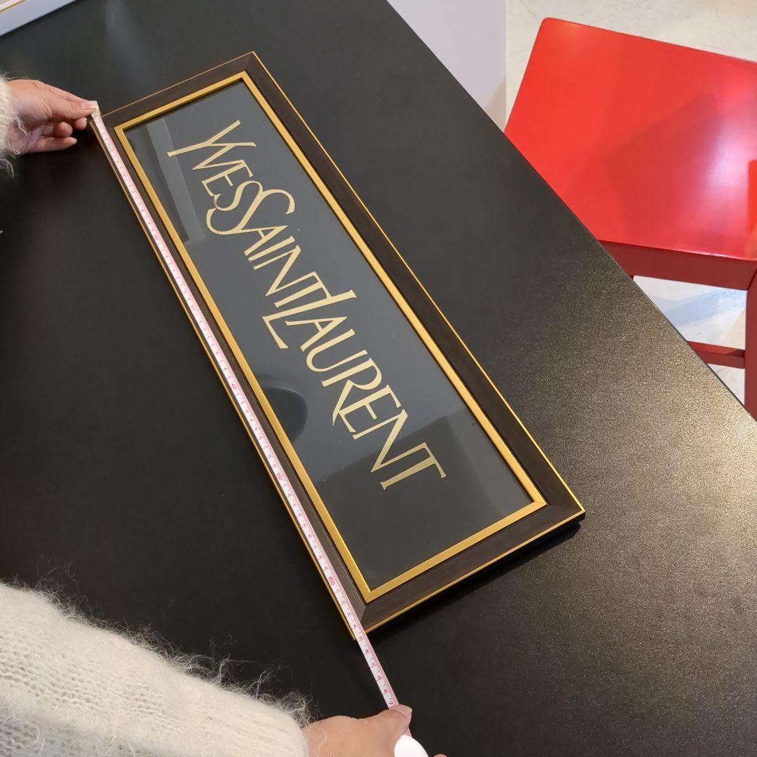 イヴ・サンローラン YSL ロゴ看板