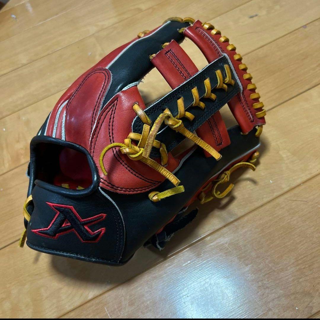 軟式野球グローブ 赤と黒 アトムズ
