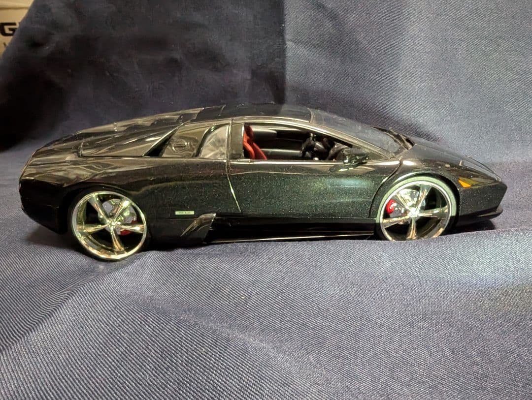 オートアート1/18ランボルギーニムルシエラゴ改(クロームホイール、レッドシート