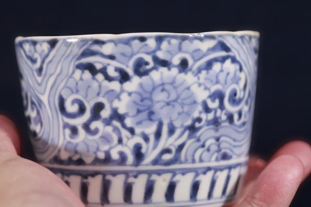 511　古伊万里大振染付大河蛇行菊花唐草図蕎麦猪口　無傷美品　江戸中期