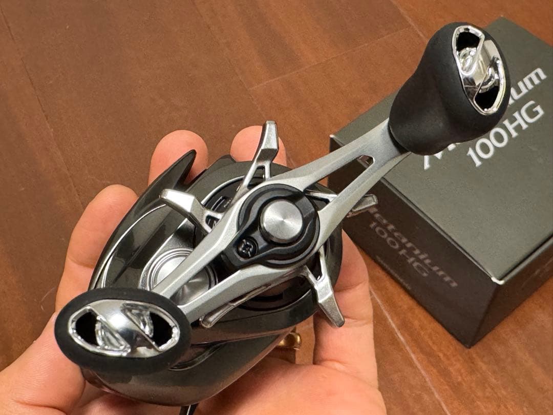 SHIMANO nium 100HG 右ハンドル (2023年モデル)