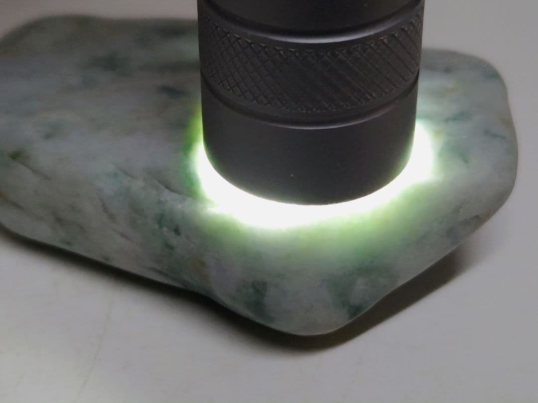 糸魚川161 翡翠 80g ヒスイ 原石 鑑賞石 自然石 誕生石 鉱物 鉱石