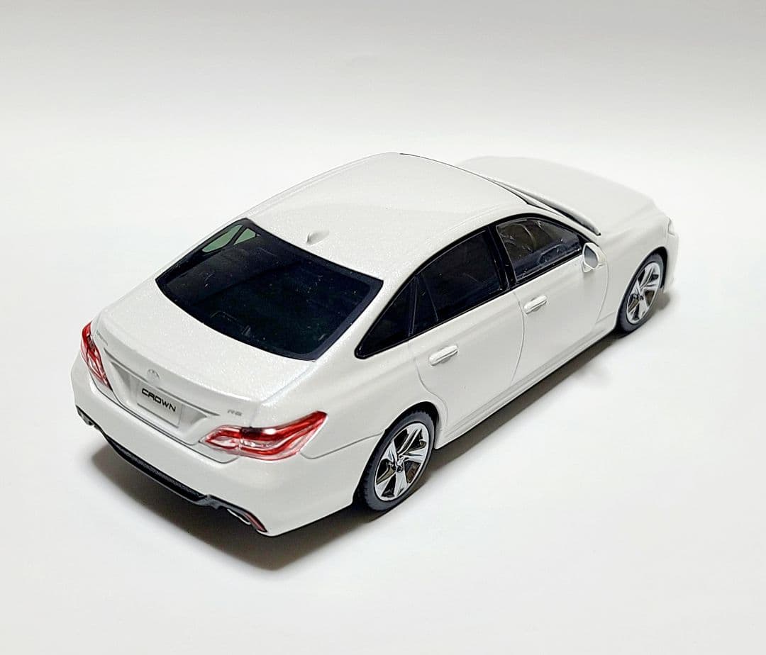 トヨタ 220系クラウン RSアドバンス カラーサンプル