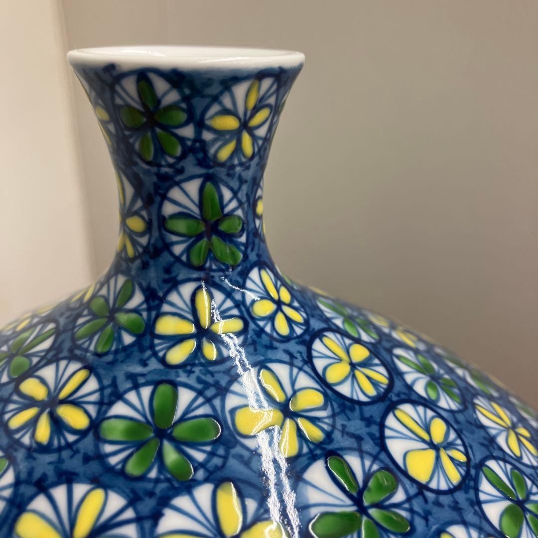 有田焼染め錦紋様小花散らし花瓶錦彩作