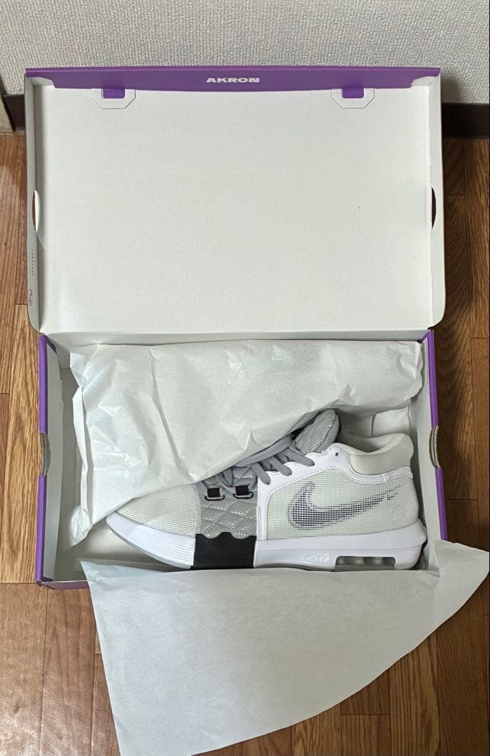 【新品タグ箱付】ナイキ レブロン ウィットネス8ライトスモークグレー