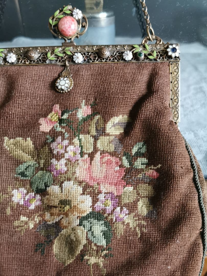 アンティークプチポワン ニードルポイント ビジュー装飾花彫金細工 オモニエール