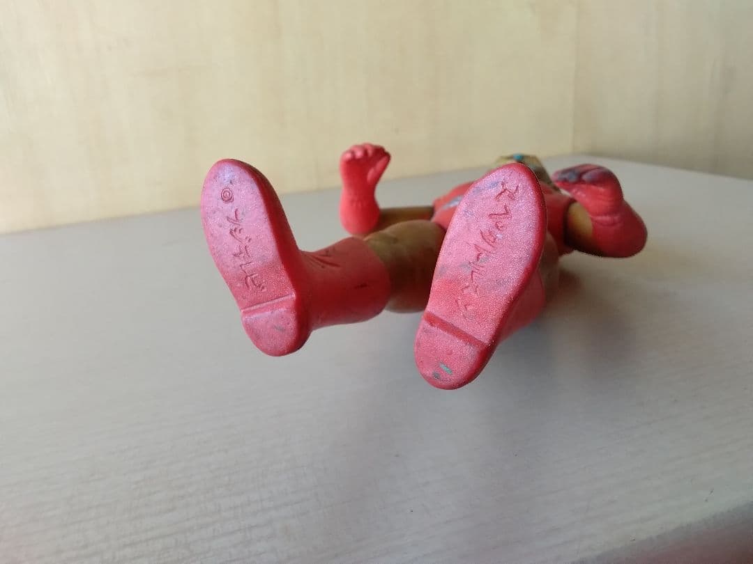 スペクトルマンソフビ約26cm 赤・金