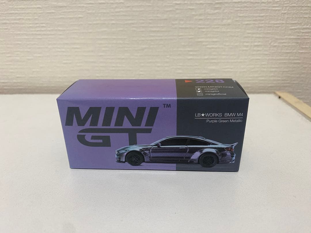 MINI GT 228 LB★WORKS  M4パープルグリーンメタリック