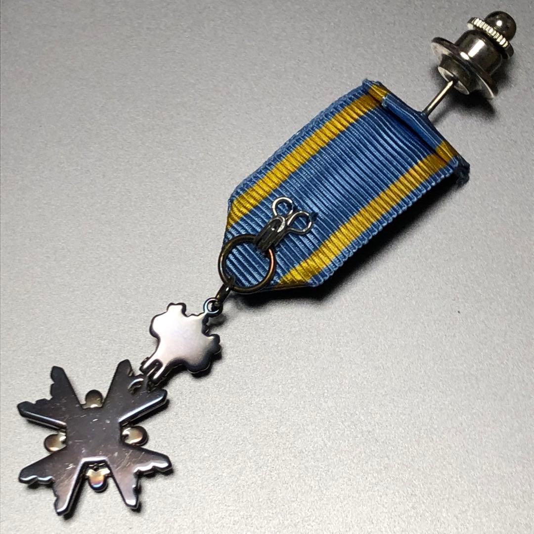 【送料無料】 瑞宝双光章 旧勲五等瑞宝章 略小勲章 共箱 造幣局製 記章 徽章