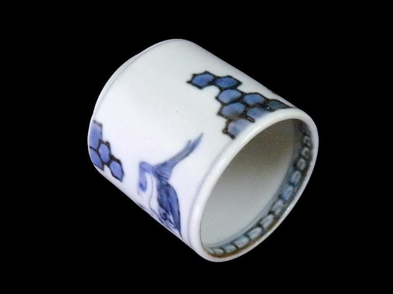 古伊万里　染付　鶴に亀甲紋の図　覗き　のぞき　猪口　E087AS-DBk