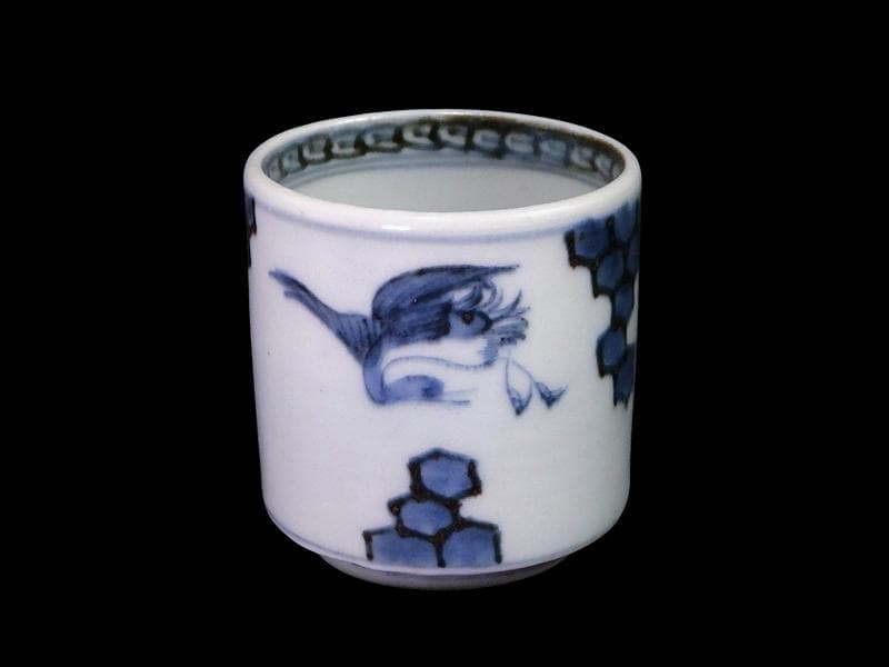 古伊万里　染付　鶴に亀甲紋の図　覗き　のぞき　猪口　E087AS-DBk