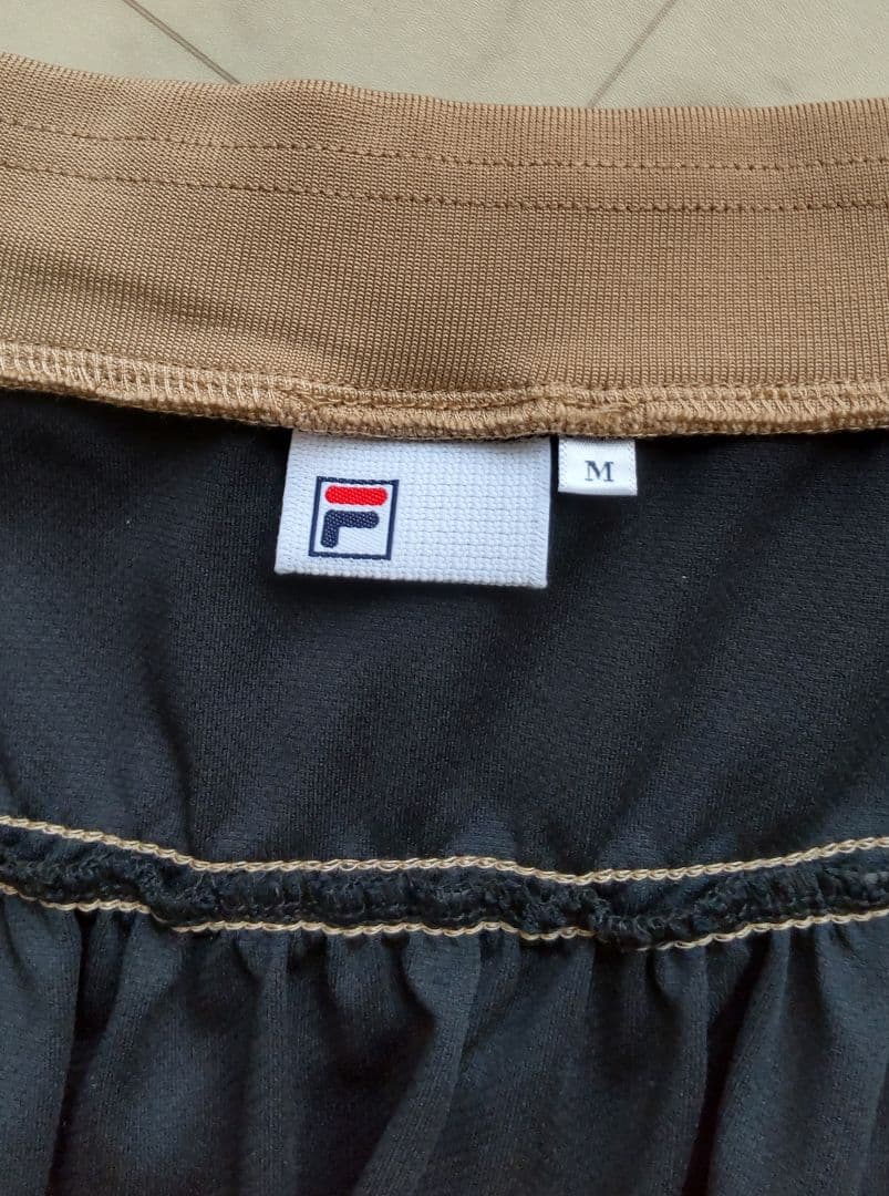 FILA フレアスカート 黒・ベージュ