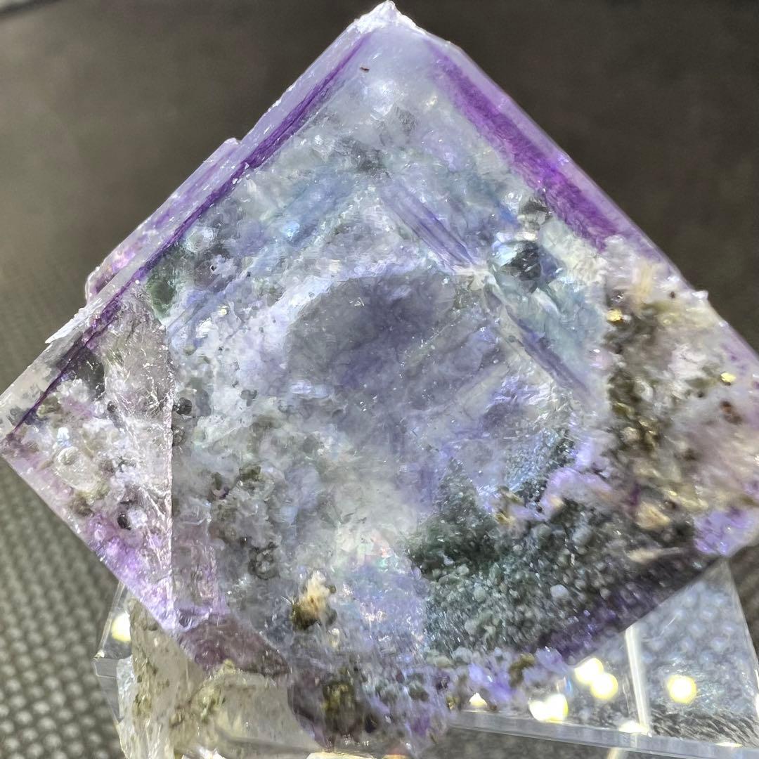 ヤオガンシャン産　パープル、ブルーゾーニングクォーツ共生クリアフローライト