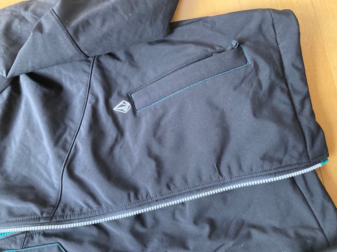 VOLCOM ボルコム　スノーボードウェア(レディース) 春先用