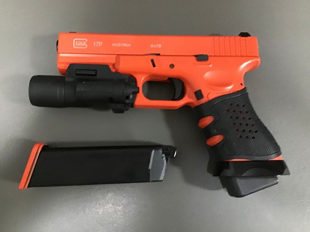 GLOCK 17 ガスガン マガジン2本＋ラバーグリップ＋マルイライト他付