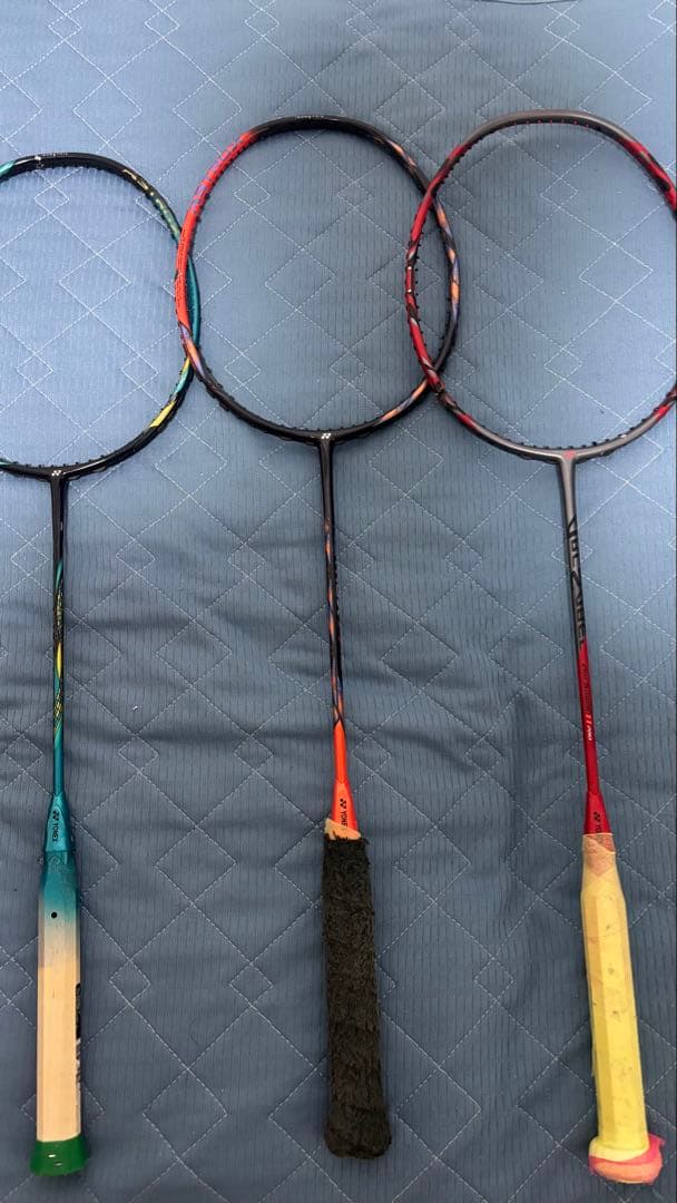 バドミントンラケット 大人気3本セット ！
