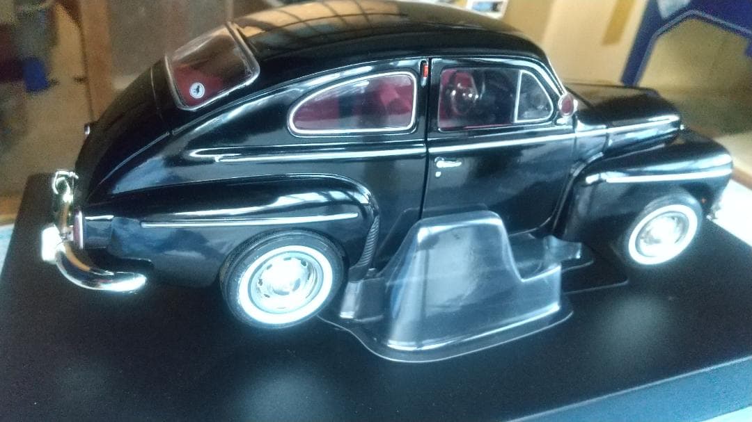 Revell ボルボ PV 544 ミニカー 1/18 ブラック