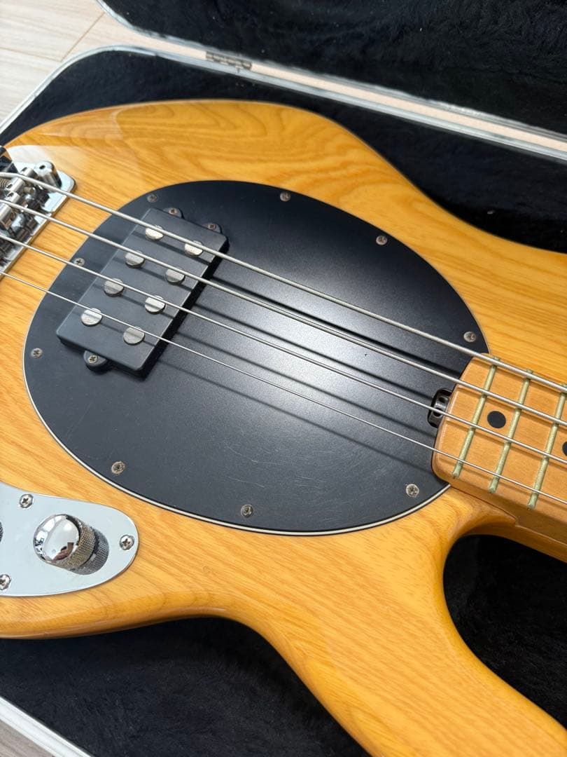 ベース　MUSIC MAN Sting Ray