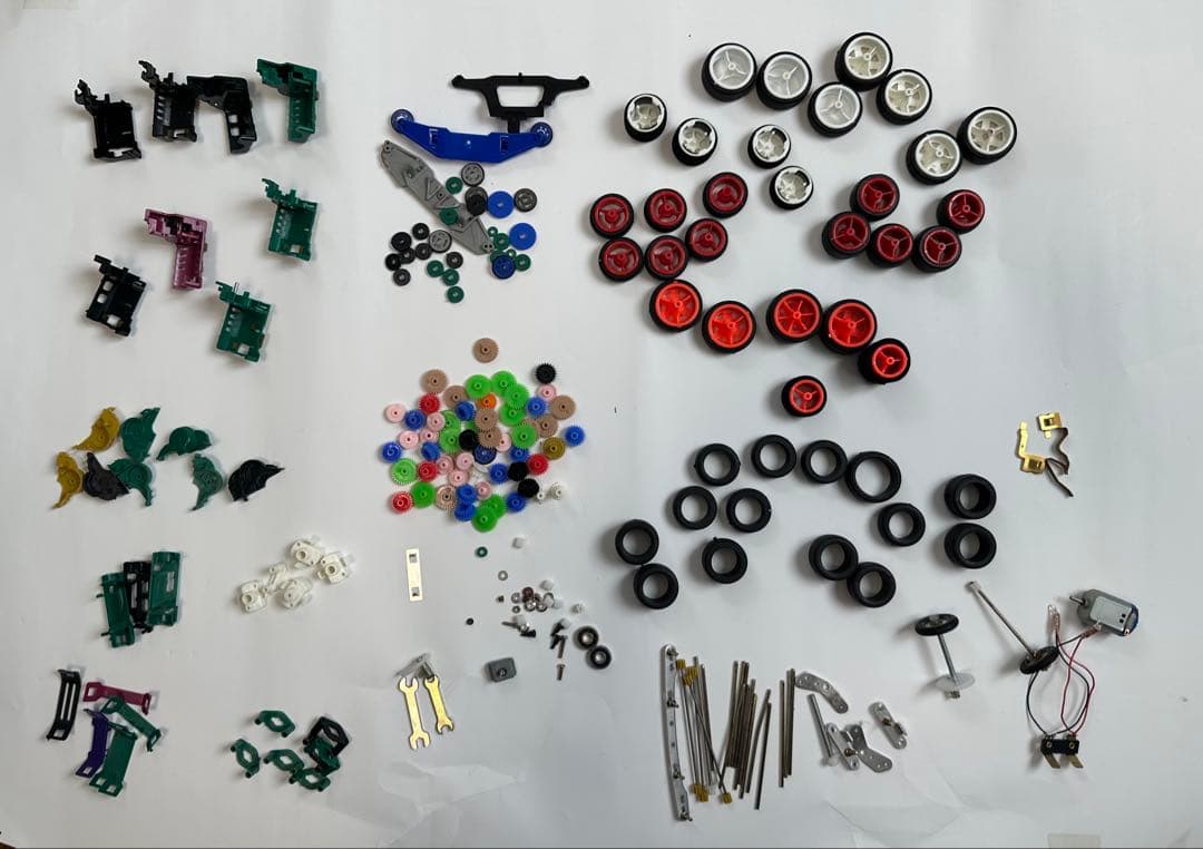 ミニ四駆 本体 シャーシ ボディ タイヤ パーツ 大量 まとめ売り ボックス付