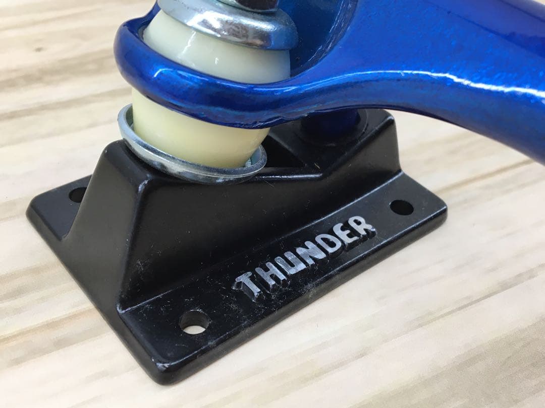 THUNDER TRUCK TITANIUM LIGHTS スケボー パーツ