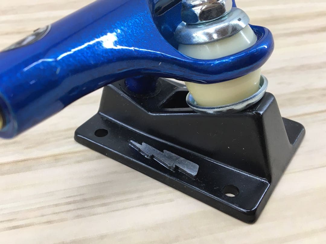 THUNDER TRUCK TITANIUM LIGHTS スケボー パーツ