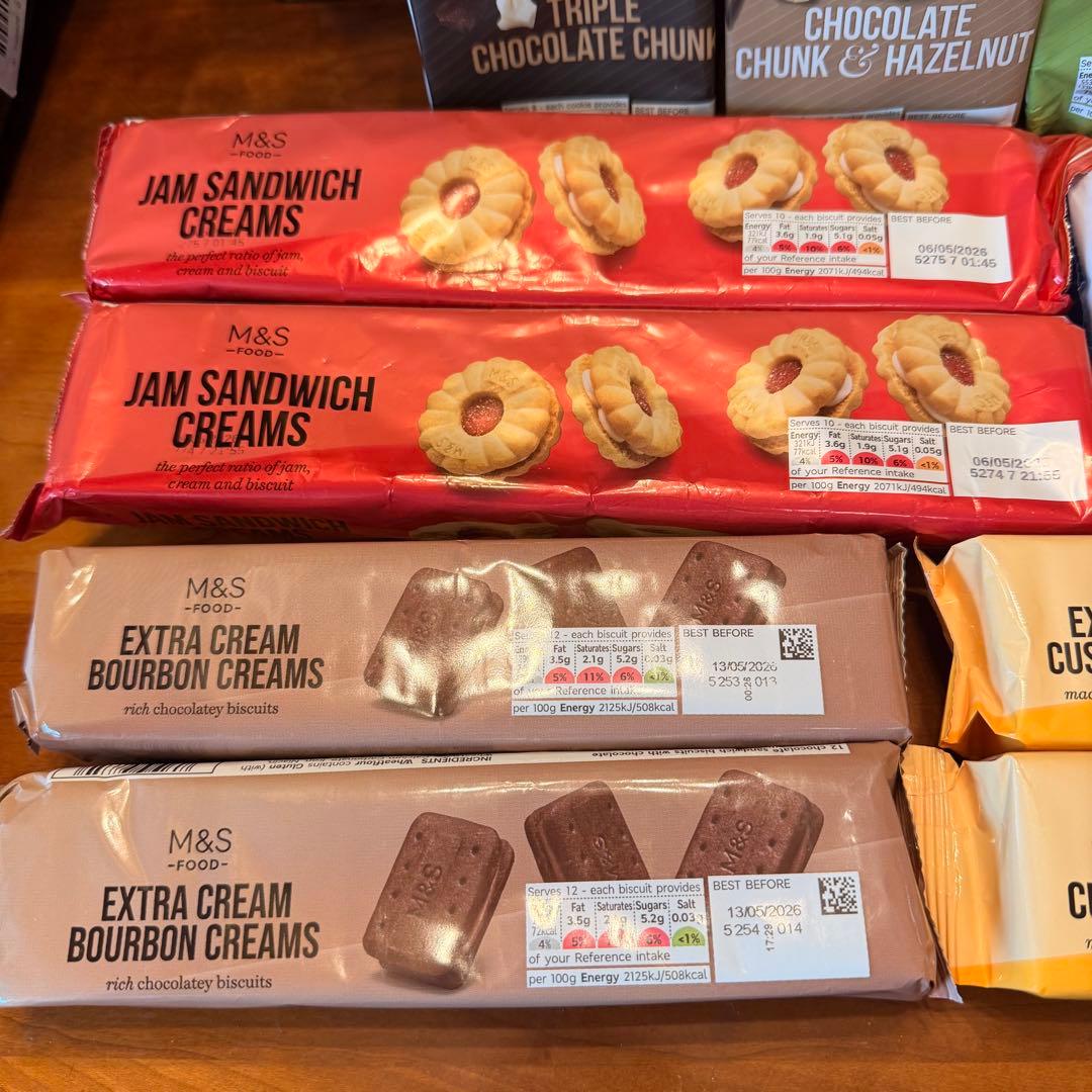 22 M&S 人気お菓子10点詰め合わせセット