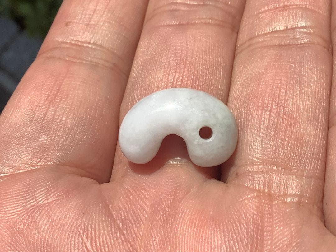 ✳自信の安価卸し　糸魚川翡翠勾玉　本物アイスジェイド鑑別書付　選別出品‼️