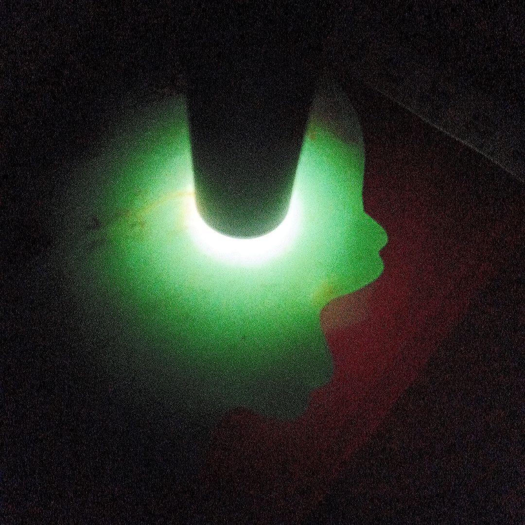 竹田城で御座います。緑色の特大円形子持勾玉　　　勾玉史料　古墳文化副葬品