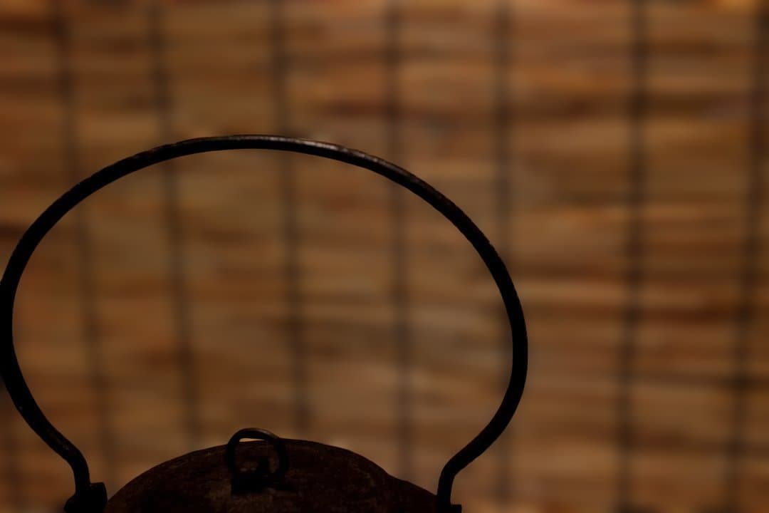 古鉄瓶　　銅環三足鉄砲口大鉄瓶　希少品　　水漏れなし