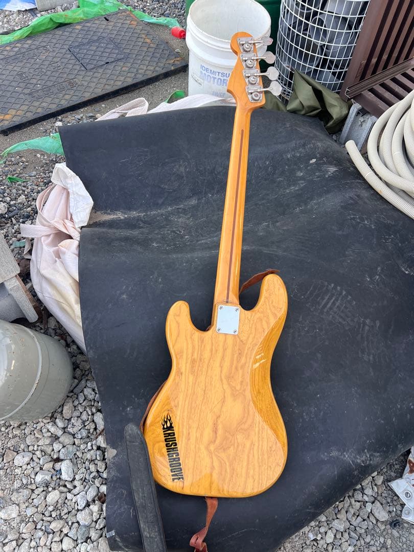 Fender Precision Bass (日本製)