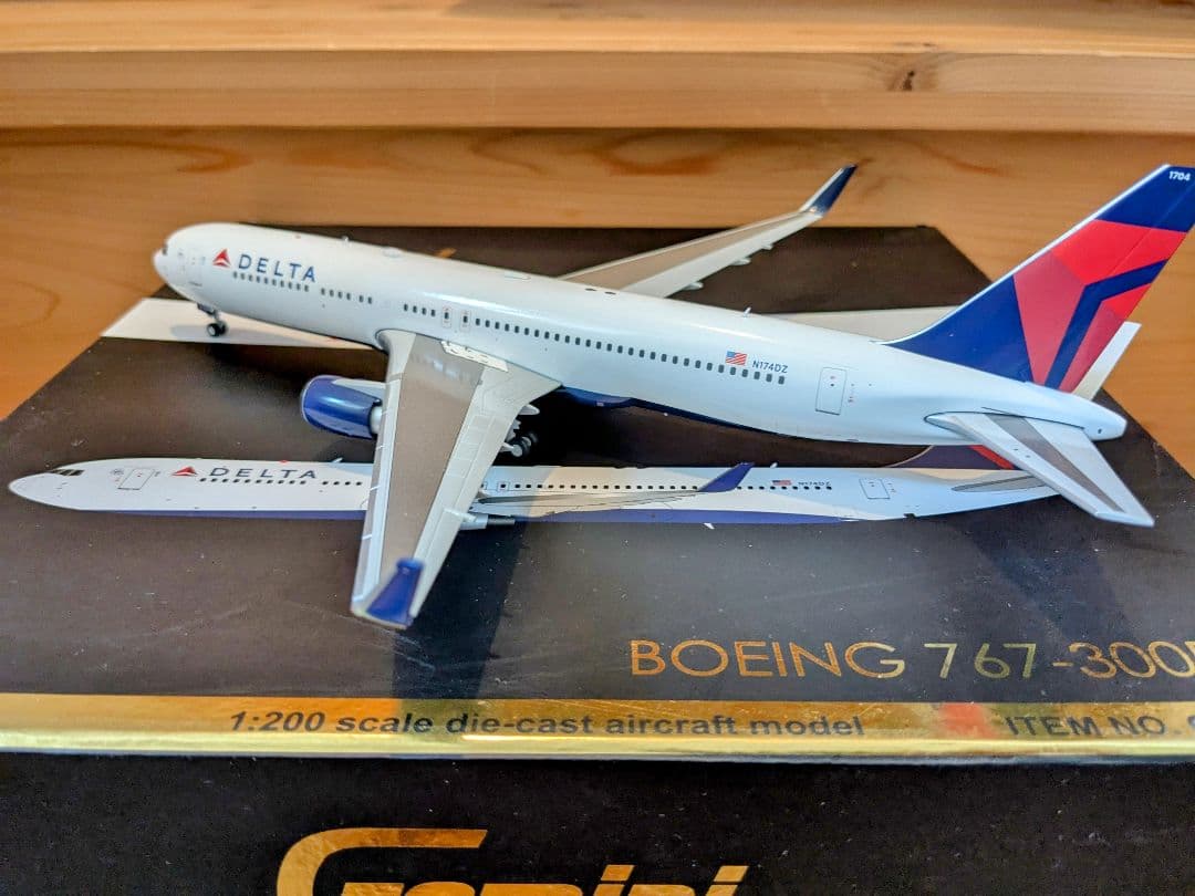 Gemini DELTA 767-300 1/200 ジェミニ