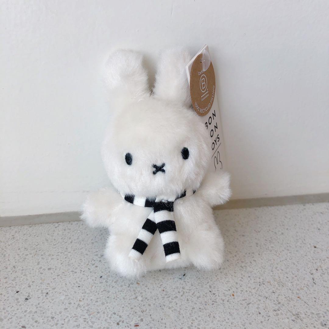 【futaba】miffy オランダ限定　サンタ　マフラー　キーホルダー