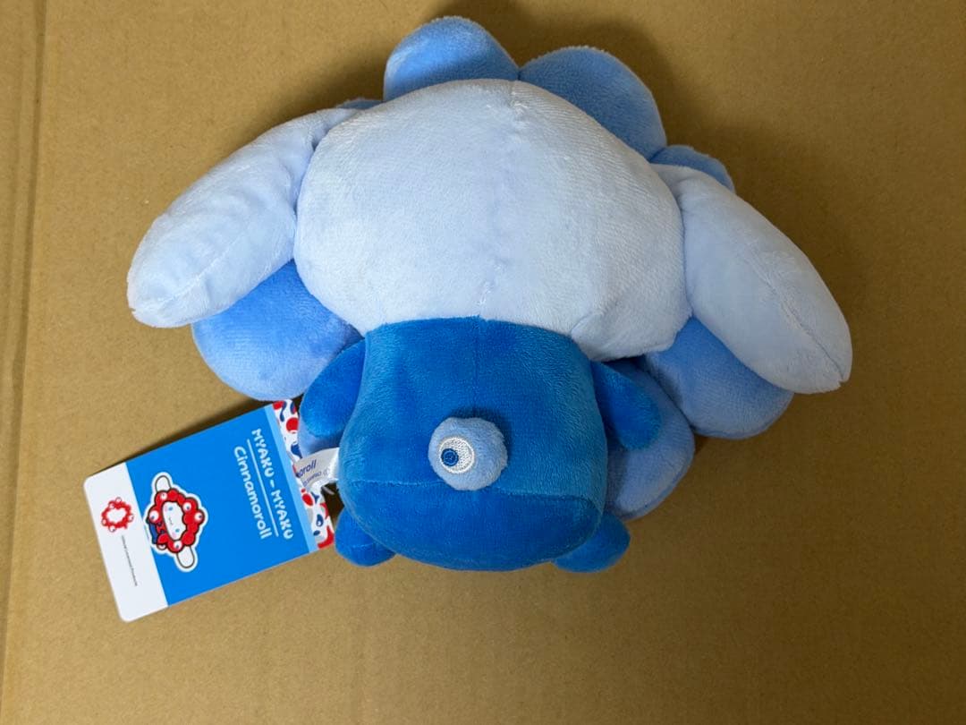 推しカラー サンリオ シナモロール ミャクミャク なりきりぬいぐるみ M