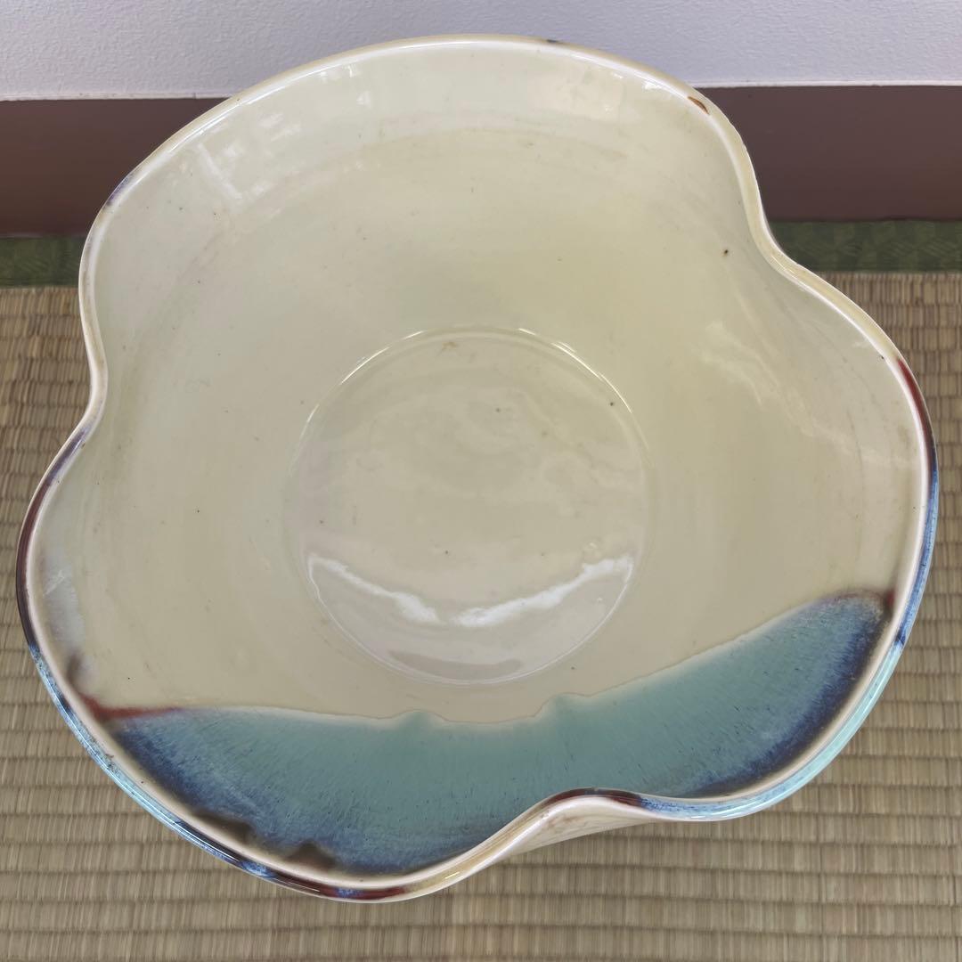 美濃焼琥山窯青白磁　模様　飾り壺　花瓶　花器　64