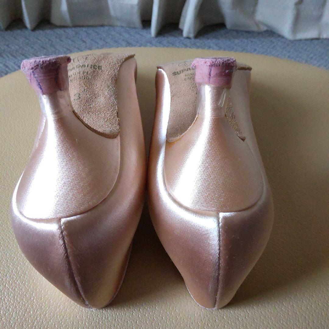 スーパーダンス．ジャパン　シューズ サテン　22.5 ヒール　5.5センチ