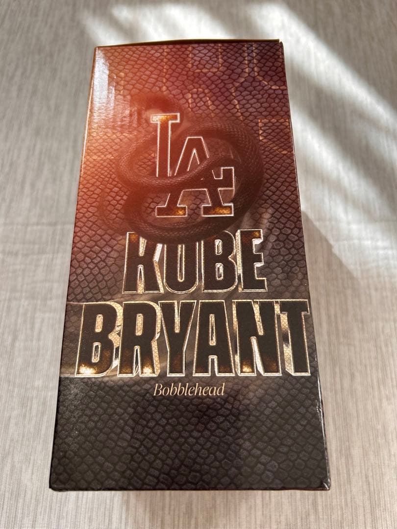 8/8 記念品　コービーブライアント　ボブルヘッド　新品未開封